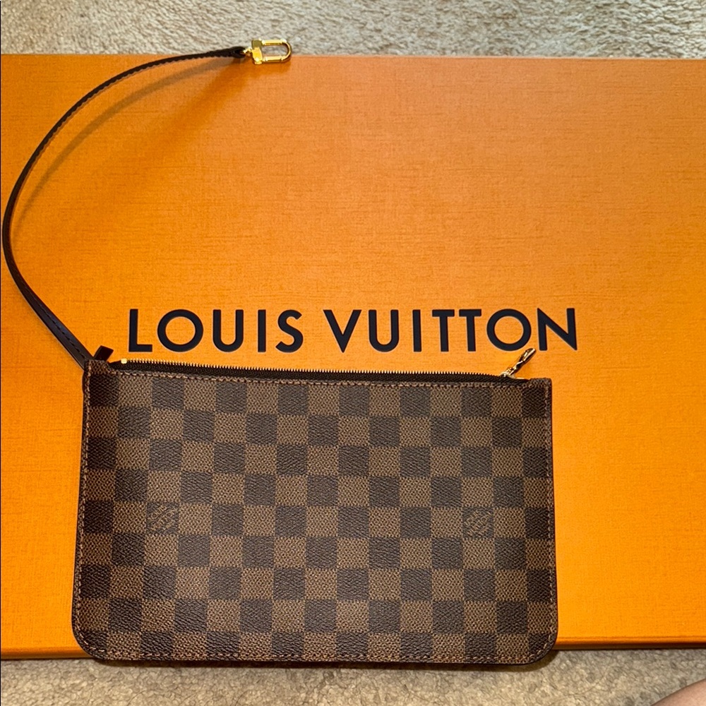 Never used Authentic Louis Vuitton removable zipped pouch Damier Ebene neverfull